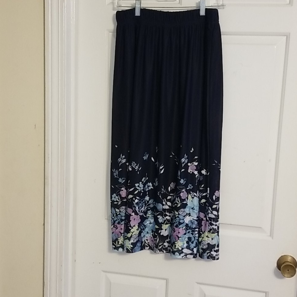 New Size small woman's to flowered skirt